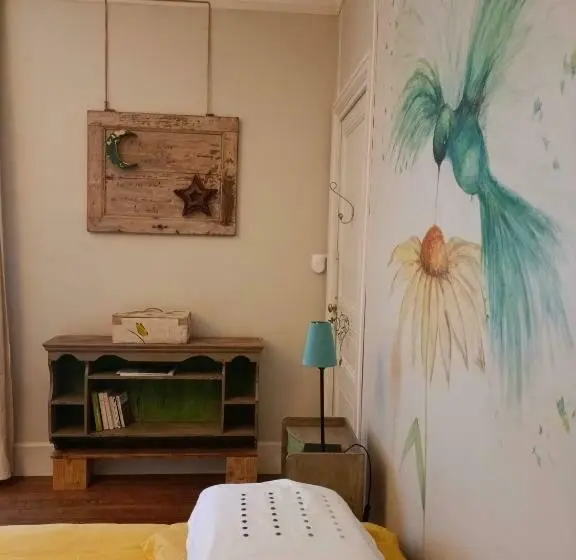 スタンダード４人部屋, Château D Arfeuilles Chambres Et Tables D Hôtes