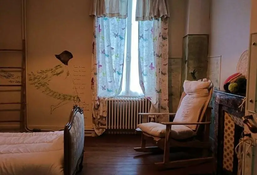 スタンダード４人部屋, Château D Arfeuilles Chambres Et Tables D Hôtes