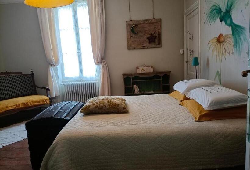 4인용 스탠다드 룸, Château D Arfeuilles Chambres Et Tables D Hôtes