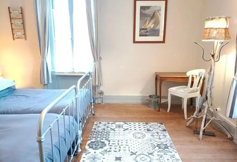 ガーデンビュースタンダード４ベッドルーム, Château D Arfeuilles Chambres Et Tables D Hôtes