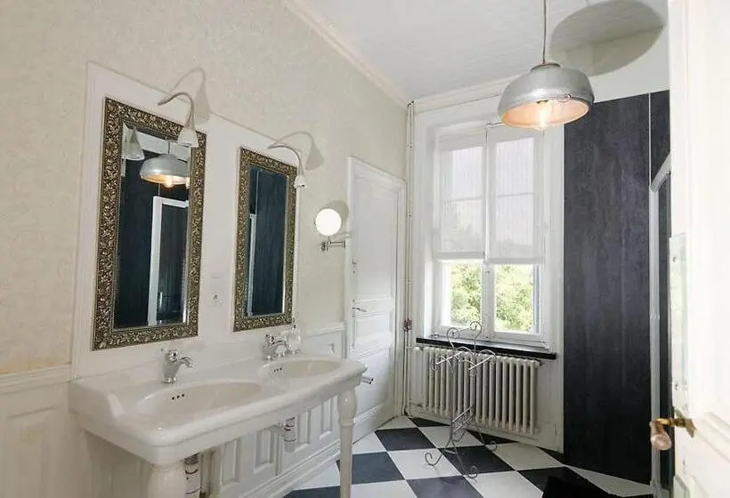 ガーデンビュースタンダード４ベッドルーム, Château D Arfeuilles Chambres Et Tables D Hôtes
