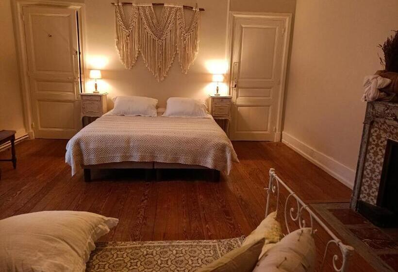 정원 전망 4인용 스탠다드 룸, Château D Arfeuilles Chambres Et Tables D Hôtes