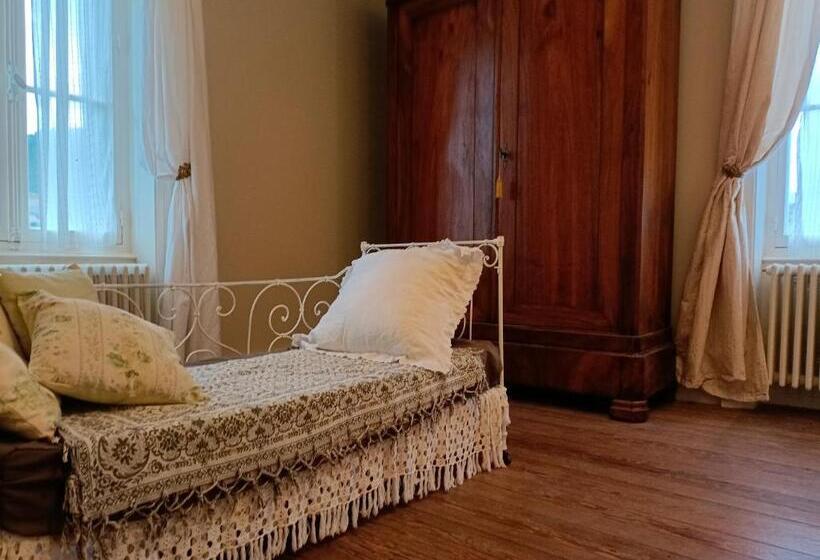 정원 전망 4인용 스탠다드 룸, Château D Arfeuilles Chambres Et Tables D Hôtes