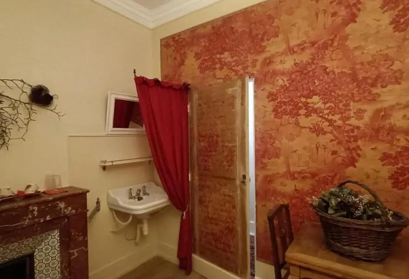 プールビュースタンダードルーム, Château D Arfeuilles Chambres Et Tables D Hôtes