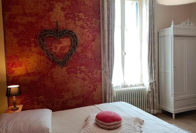 스탠다드 룸 풀장 전망, Château D Arfeuilles Chambres Et Tables D Hôtes