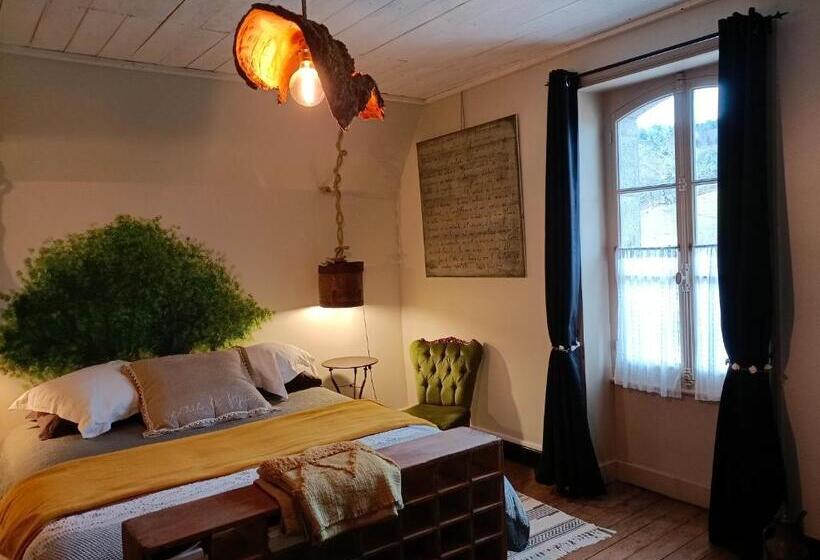 Номер Стандарт Вид на Горы, Château D Arfeuilles Chambres Et Tables D Hôtes