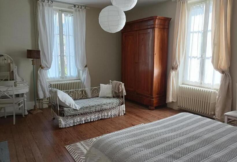 정원 전망 4인용 스탠다드 룸, Château D Arfeuilles Chambres Et Tables D Hôtes