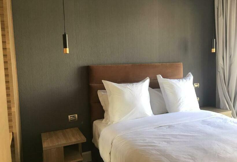 דירת שלושה חדרים, Dominium Residence