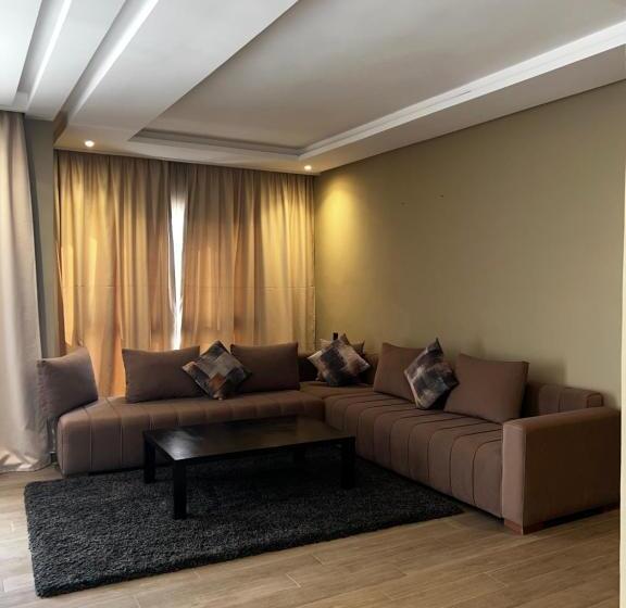 דירת שני חדרים, Dominium Residence