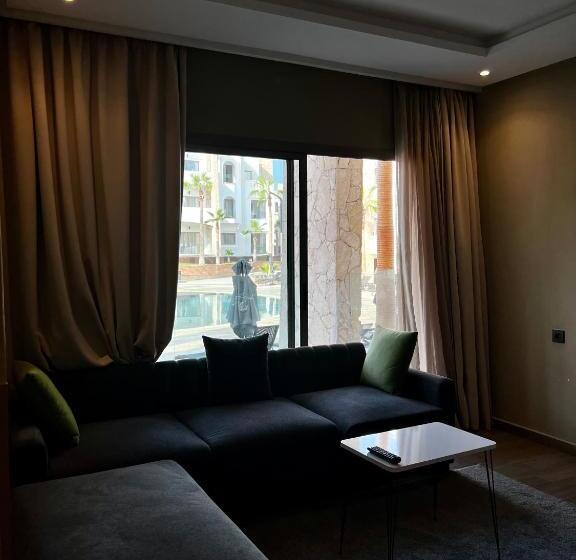 דירת שני חדרים, Dominium Residence