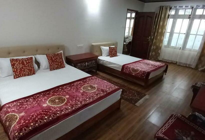 标准三人间, Sherpa Villa