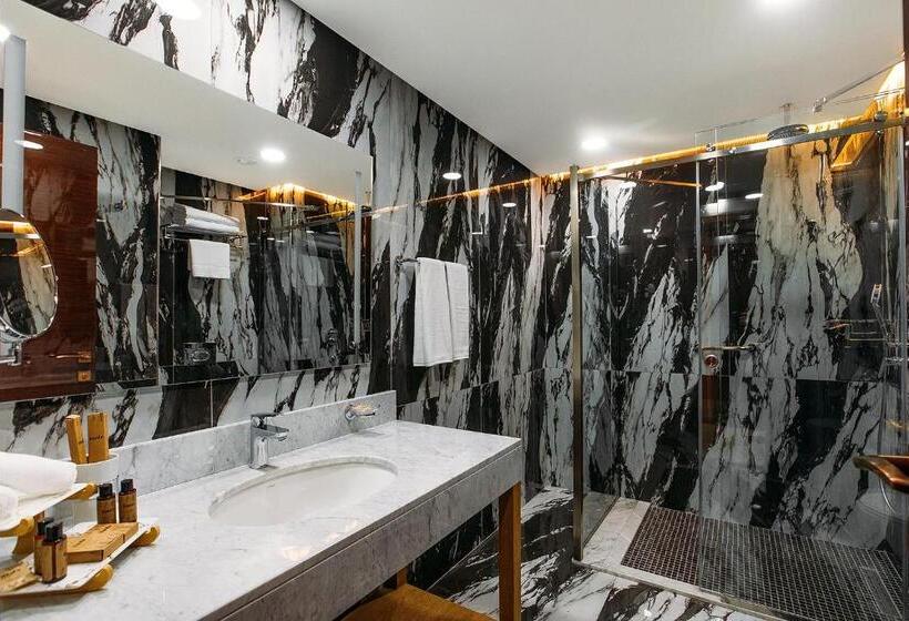 سوییت جونیور با بالکن, Marjan Plaza