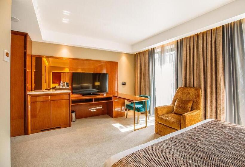 سوییت جونیور با بالکن, Marjan Plaza