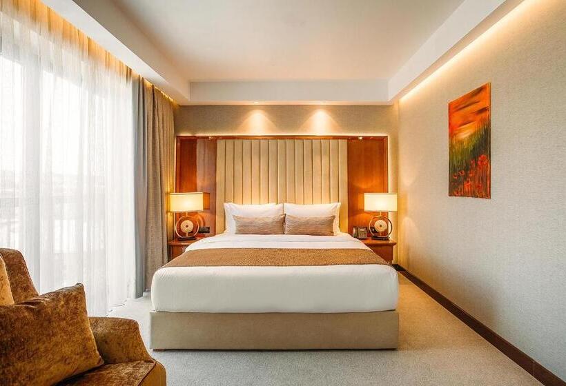 سوئیت با بالکن, Marjan Plaza