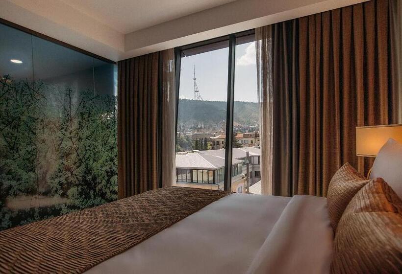 سوییت لوکس, Marjan Plaza