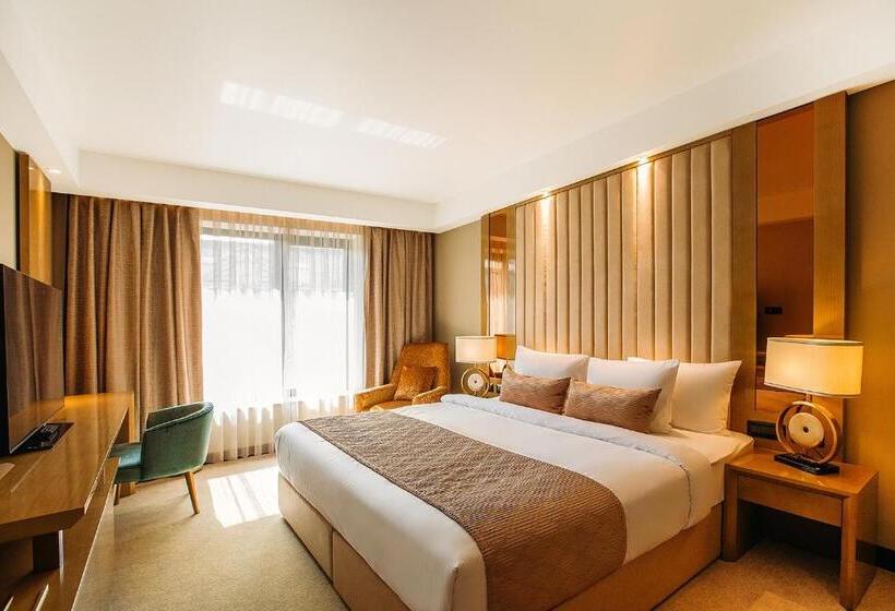 اتاق لوکس با تخت بزرگ, Marjan Plaza