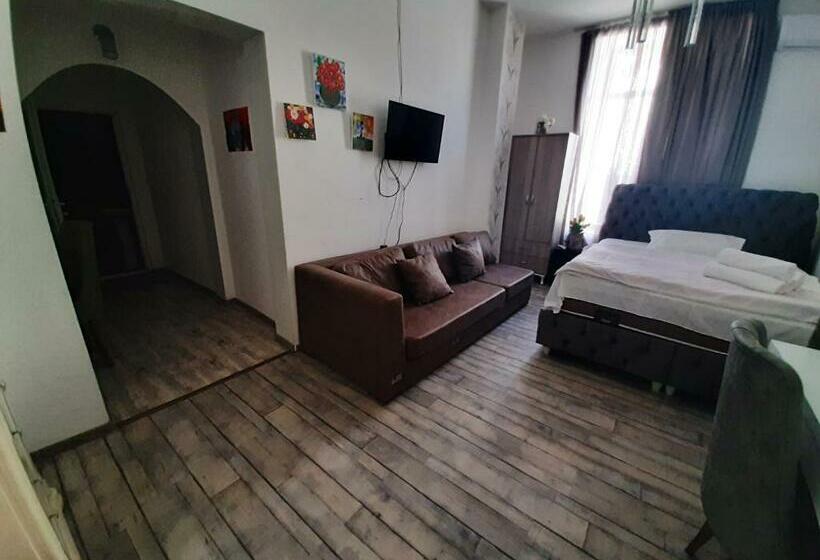 اتاق اکونومی, Kessane