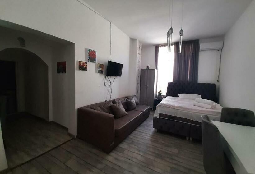 اتاق اکونومی, Kessane