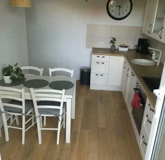 Huoneisto 3 Makuuhuonetta, Pension Asche