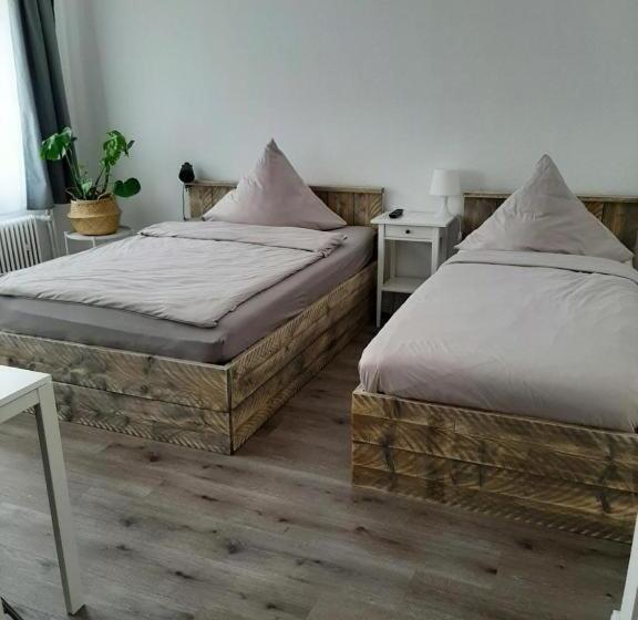 آپارتمان 3 خوابه, Pension Asche