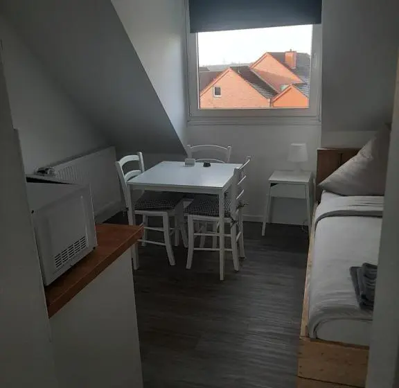 Standard Kolmen Hengen Huone, Pension Asche