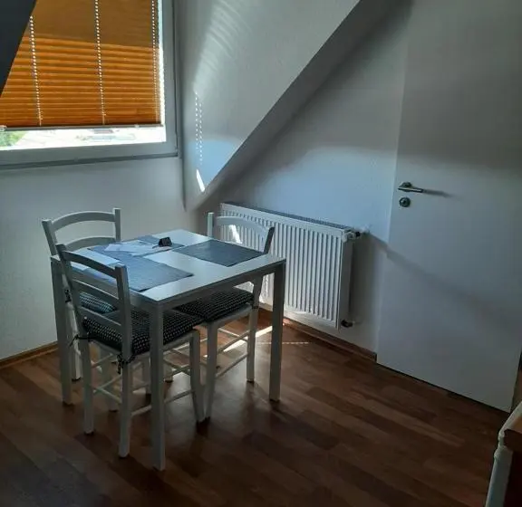 Standard Kolmen Hengen Huone, Pension Asche