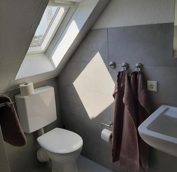 اتاق استاندارد سه نفره, Pension Asche