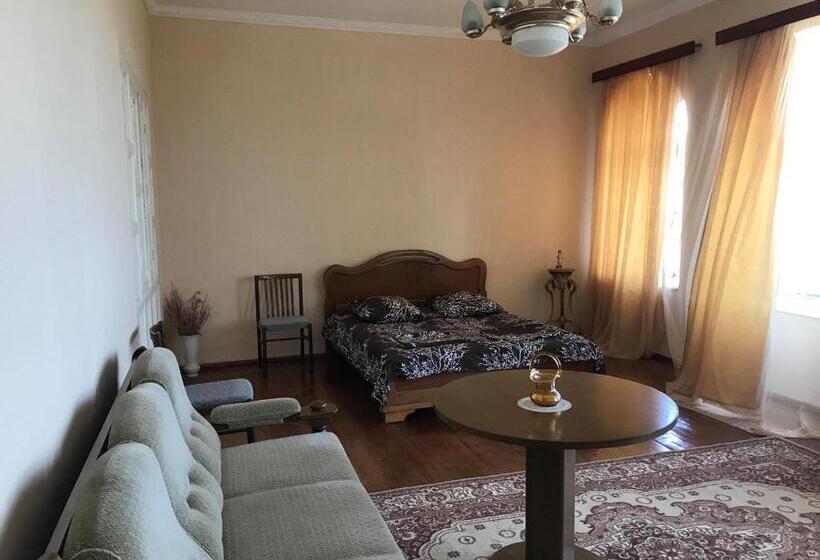 سوییت خانوادگی, Family Hotel In Nukriani , 2km From Sighnaghi