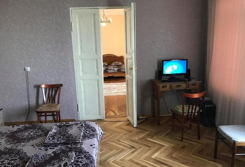 سوییت خانوادگی, Family Hotel In Nukriani , 2km From Sighnaghi