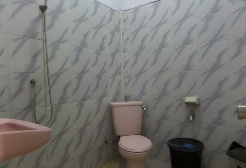 Номер Стандарт 2 Двуспальные Кровати, Km 31 Sujono Guesthouse