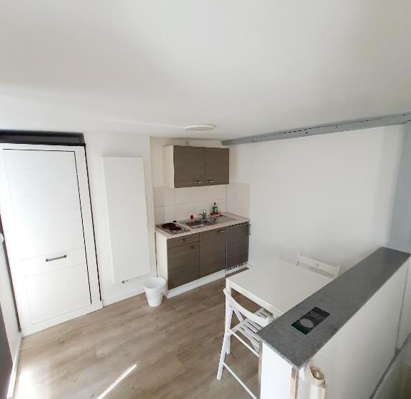 דירת חדר, Pension Apostel