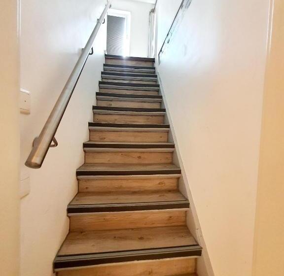 דירת חדר, Pension Apostel