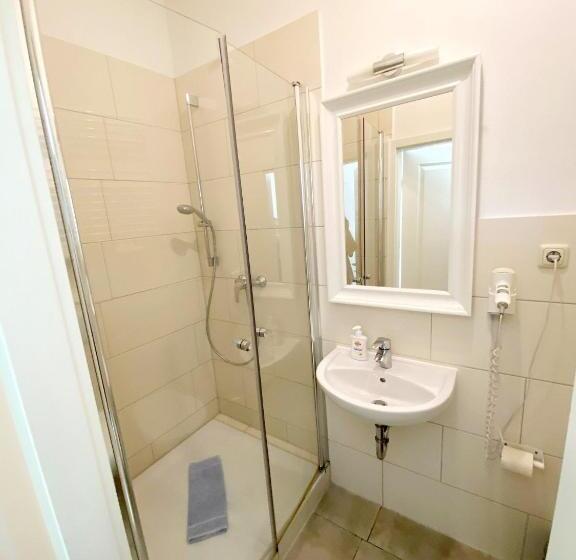 דירת חדר, Pension Apostel