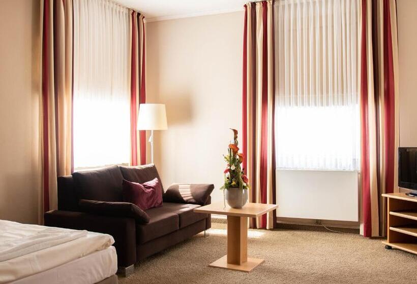 Standard Quadruple Room, Bundt S Hotel & Gartenrestaurant