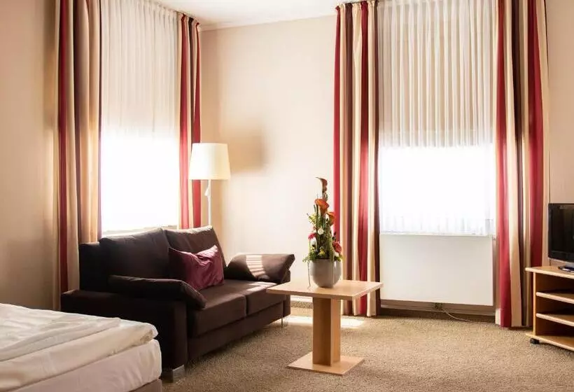 Standard Quadruple Room, Bundt S Hotel & Gartenrestaurant