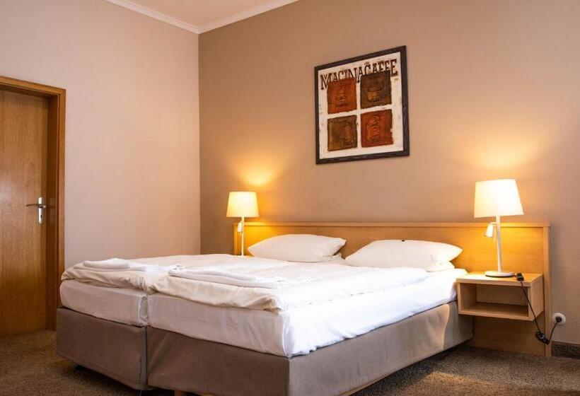 Standard Quadruple Room, Bundt S Hotel & Gartenrestaurant