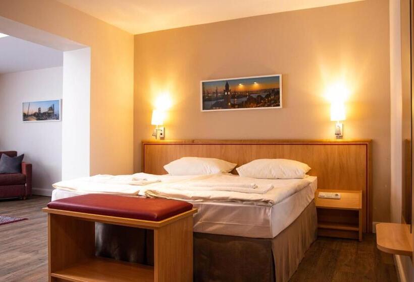 Junior Suite with Terrace, Bundt S Hotel & Gartenrestaurant