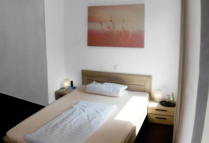 غرفة قياسية, & Apartment Am Theaterplatz