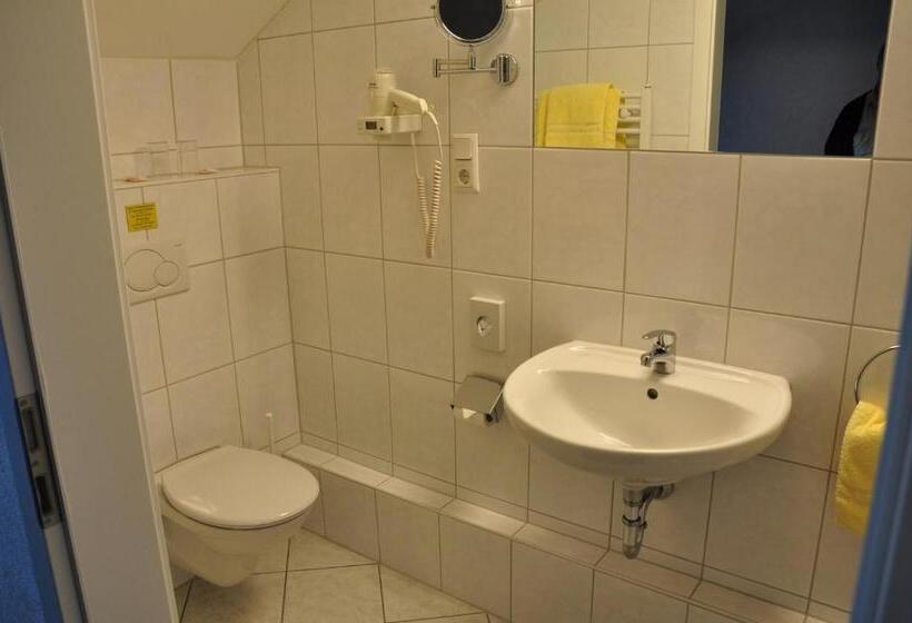 غرفة قياسية ثلاثية, Bürgerhof