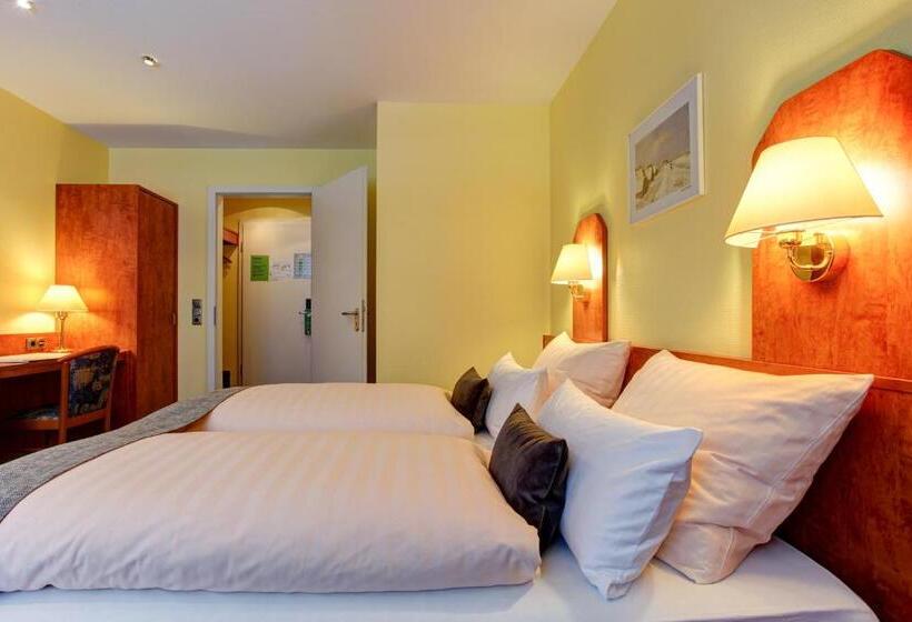 标准三人间, Elbinsel Free Parking