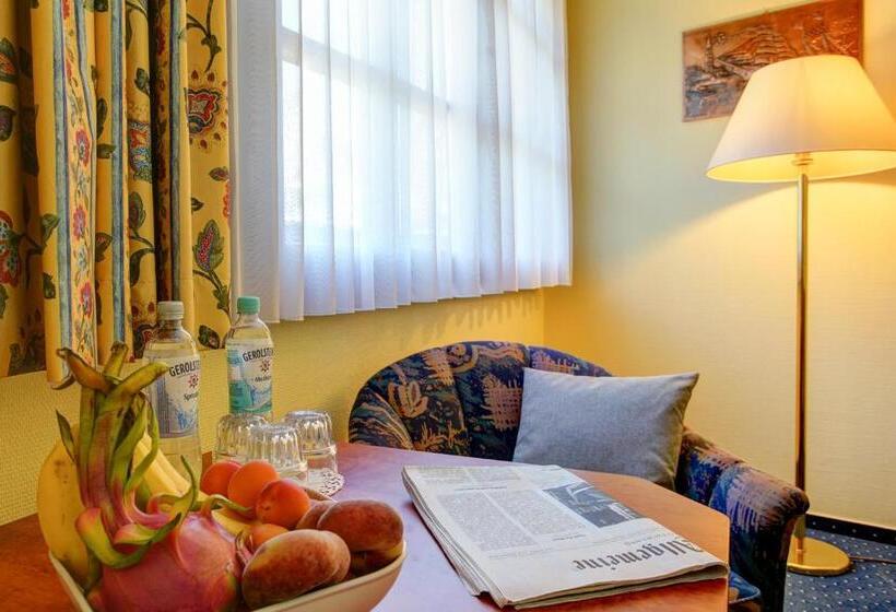 标准三人间, Elbinsel Free Parking