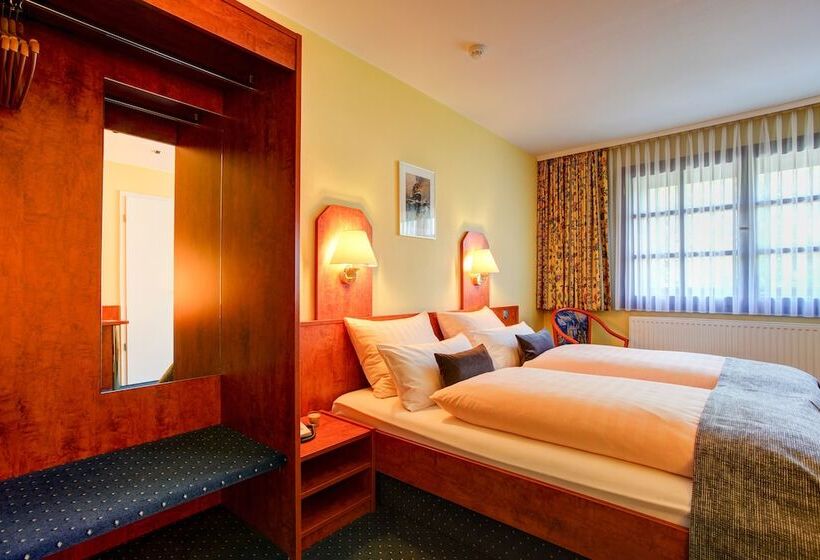 标准三人间, Elbinsel Free Parking