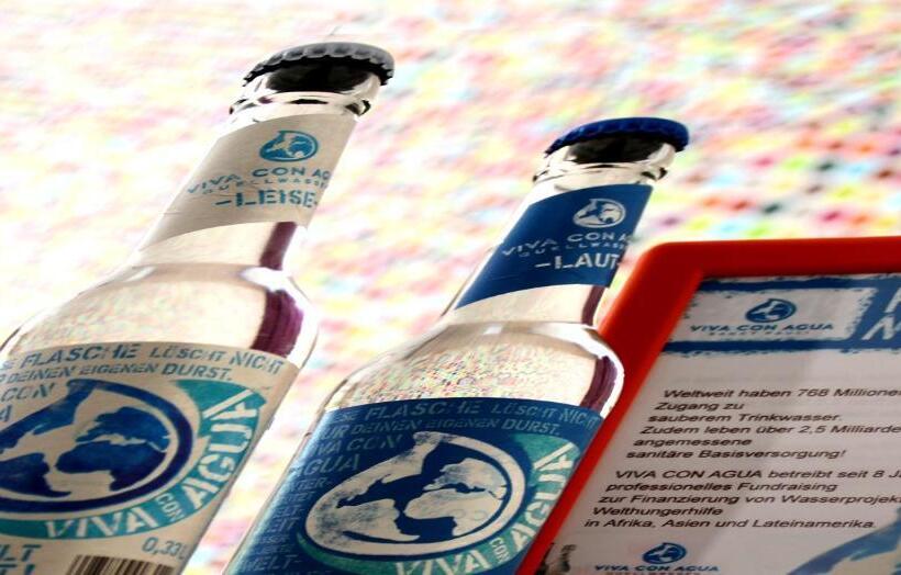 标准间, Madeleine Bio