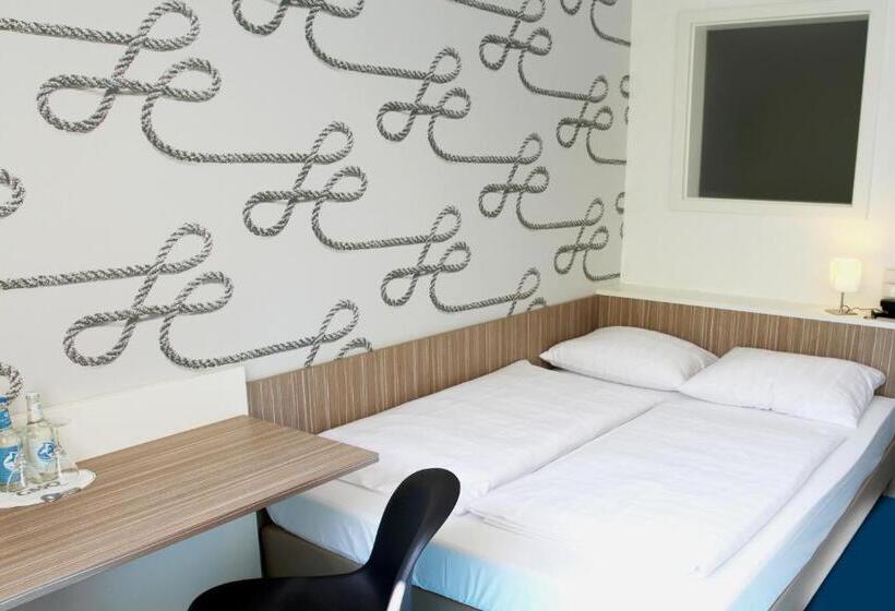 经济房, Madeleine Bio