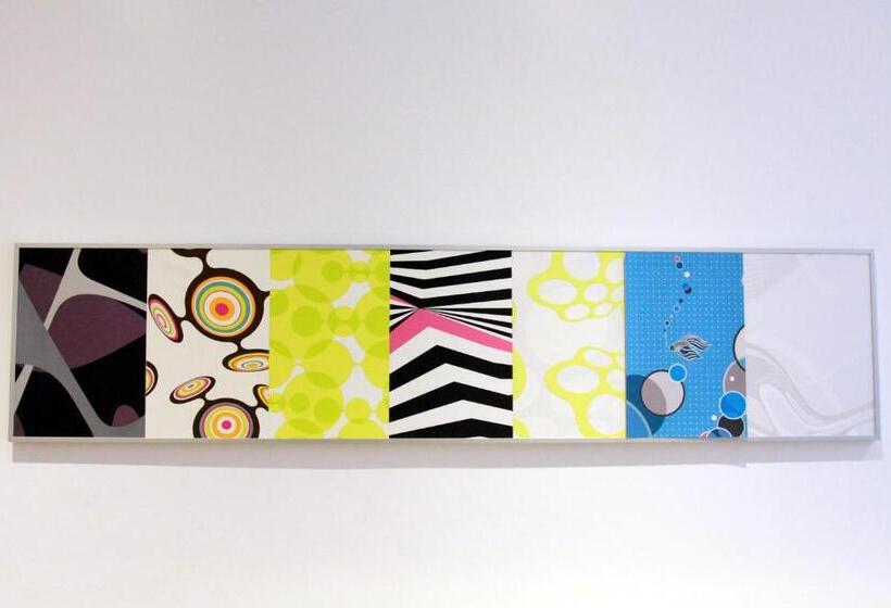 标准单人间, Madeleine Bio