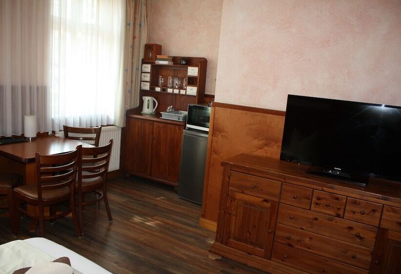 四人标准间, Pension Unicat