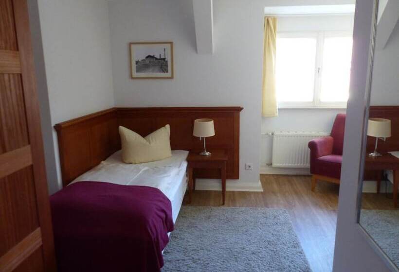 标准单人间, Vierseithof Luckenwalde