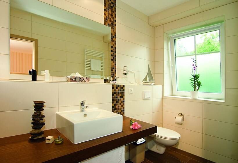 Comfort room with balcony, Wald