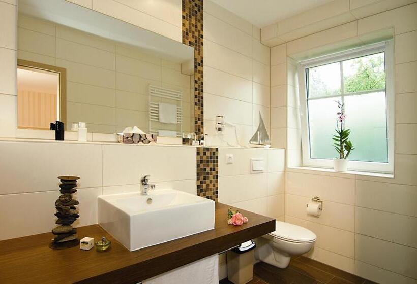 Comfort room with balcony, Wald