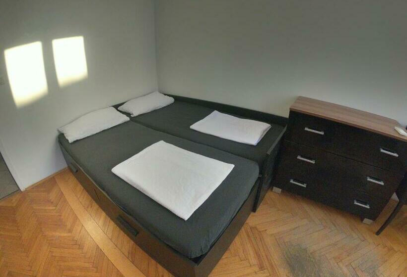 اتاق کلاسیک چهارنفره, Hostel Histria Koper